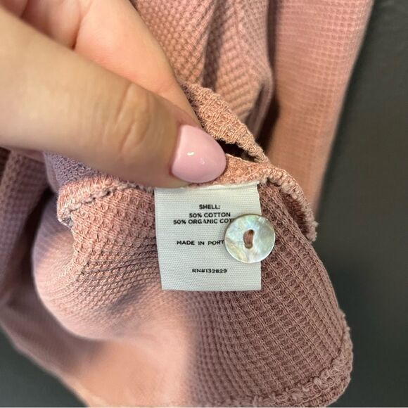 Tularosa Revolve Green The Vista Henley in Rose Medium - Picture 11 of 13